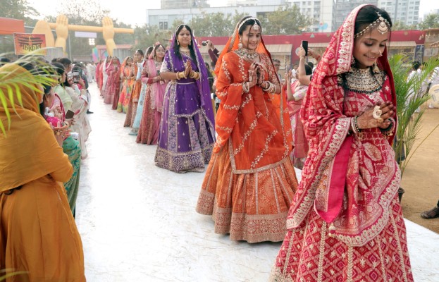 संयम के रंग में रंगी मुंबई: 64 दीक्षार्थियों के साथ शुरू हुआ ऐतिहासिक ‘संयम रंग उत्सव’