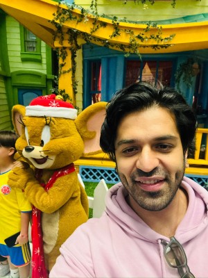 युद्ध की आहट के बीच फँसे रोहन गंडोत्रा