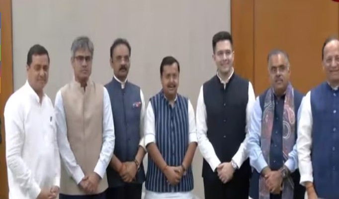 AAP में महासंग्राम: राघव चड्ढा ने BJP के नितिन नवीन से की मुलाकात; क्या होगा विलय?