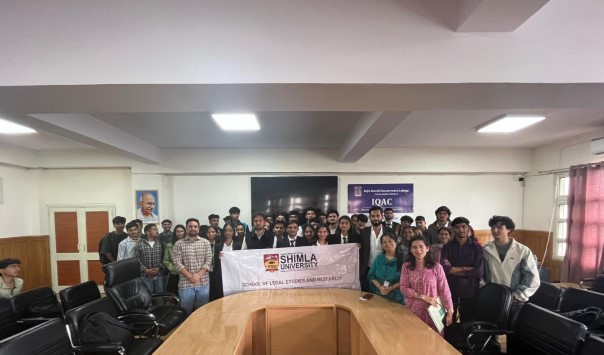 एपीजी शिमला विवि के लॉ छात्रों ने कोटशेरा कॉलेज में चलाया कानूनी जागरूकता अभियान