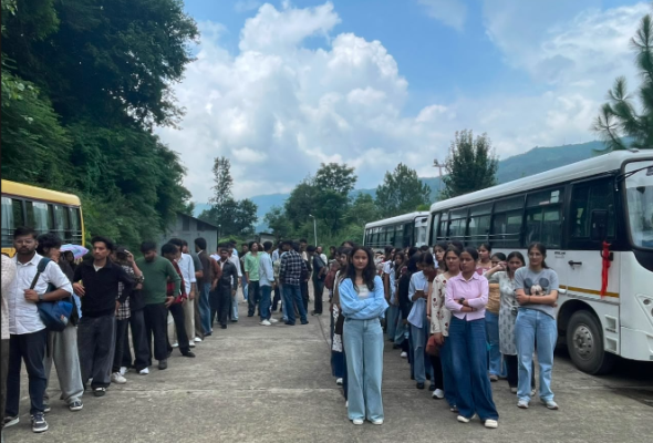 शिमला विश्वविद्यालय के नवागंतुक विद्यार्थियों का शैक्षणिक भ्रमण: मोहन हेरिटेज पार्क की सुंदरता और इतिहास से हुए रूबरू