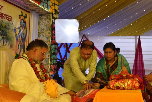 भक्ति से शक्ति: स्वामी निवासाचार्य का युवाओं को राष्ट्र निर्माण का 'दिव्य मंत्र'