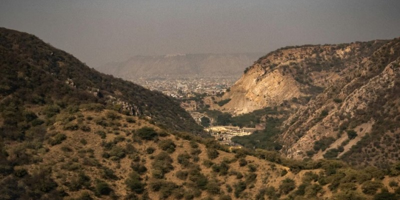 अरावली संरक्षण: 97 किलोमीटर क्षेत्र अब 'स्थायी संरक्षित वन', अवैध कब्जे और खनन पर लगेगी लगाम