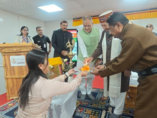 गुजराम्भेश्वर विज्ञान व लद्दाख विश्वविद्यालय ने मिलाकर आयोजित किया ‘विश्व शांति व भारत दर्शन’ संगोष
