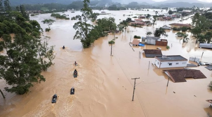 ब्राजील में प्रकृति का कहर: विनाशकारी बाढ़ और भूस्खलन से 25 की मौत, सैकड़ों बेघर