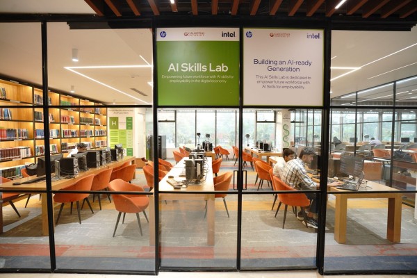 गलगोटिया विश्वविद्यालय को IIT बॉम्बे से 42 लाख का शोध अनुदान; फलों की शुद्धता जांचने के लिए बनेगा 'स्मार्ट डिटेक्टर