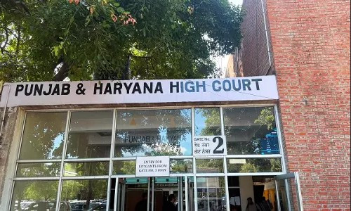 हाईकोर्ट का बड़ा फैसला: हरियाणा सरकारी कर्मचारियों पर विदेश यात्रा बैन रद्द