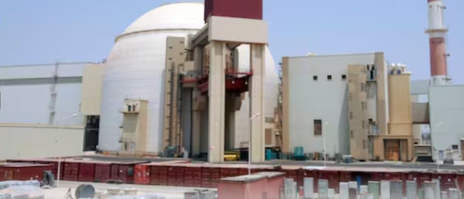 ईरान परमाणु संयंत्र पर बड़ा हमला: बुशहर प्लांट में धमाका, सुरक्षाकर्मी की मौत और वैश्विक अलर्ट!