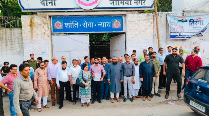 जामिया रजिस्ट्रार के समर्थन में उतरे कर्मचारी: 6 लोगों पर FIR की मांग