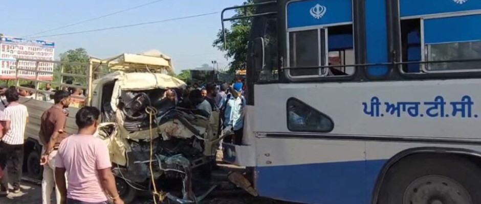 जालंधर में बस की टेम्‍पो से टक्कर, महिला सहित तीन लोगों की मौत