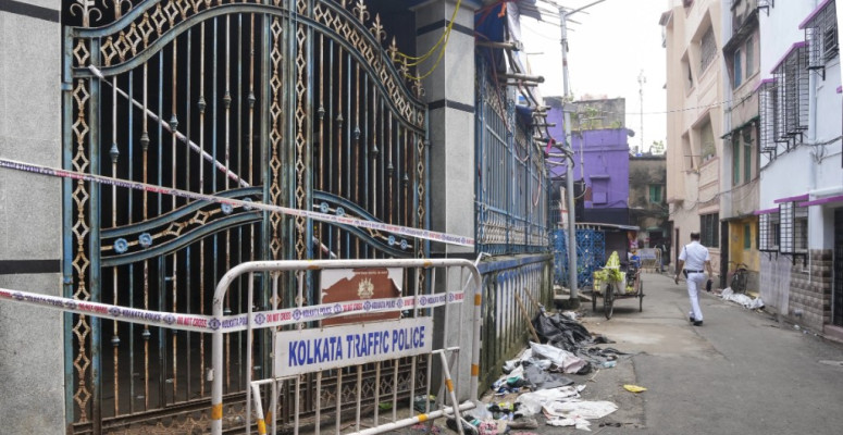 कोलकाता पंडाल भगदड़ के बाद एक्शन: 3 प्रमुख दुर्गा पूजा समितियों को नोटिस