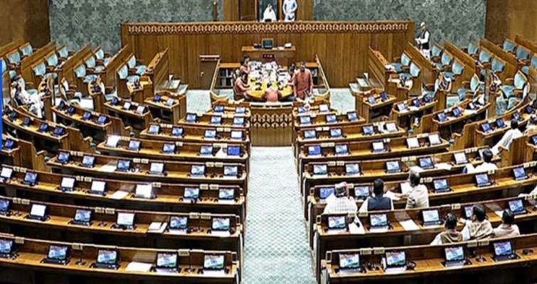 लोकसभा में गिरा महिला आरक्षण बिल: 298 वोट भी नहीं दिला पाए जीत; प्रियंका गांधी ने बताया "संविधान की जीत"