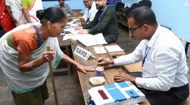 महाराष्ट्र निकाय चुनाव 2026: मुंबई में वोटिंग संपन्न, कल आएंगे नतीजे