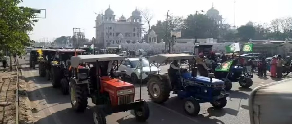 पंजाब में लैंड पूलिंग पॉलिसी के खिलाफ किसानों ने निकाला ट्रैक्टर मार्च