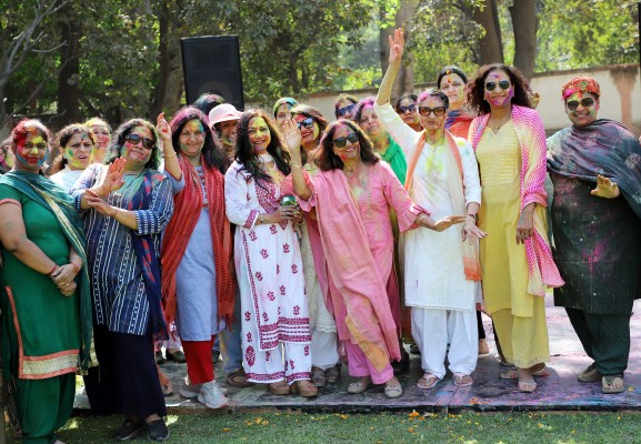 गुजविप्रौवि में कुलपति निवास पर आयोजित हुआ होली मिलन समारोह