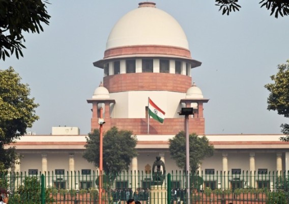 सुप्रीम कोर्ट का चुनाव आयोग से सवाल: 'दशकों से वोट दे रहे व्यक्ति को नागरिक क्यों न माना जाए?'; बंगाल में हिंसा