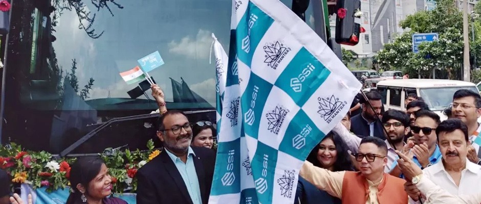 मंत्री राव नरबीर ने मोबाइल सर्जिकल रोबोट यूनिट को हरी झंडी दिखाकर किया रवाना