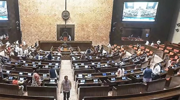 संसद में संग्राम: प्रधानमंत्री की मौजूदगी में भारी हंगामा, 'वोटर लिस्ट' विवाद पर थमा राज्यसभा का पहिया!