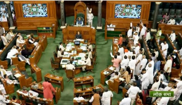 संसद में बजट संग्राम: 'भूलने लायक बजट' पर विपक्ष का हमला और राहुल गांधी के भाषण पर लोकसभा में भारी हंगामा