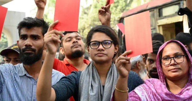 बांग्लादेश में लोकतंत्र की नई इबारत: शेख हसीना के पतन के बाद पहली बार मतदान