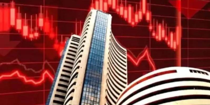 ग्लोबल टेक संकट और 'एआई डर' का असर: टीसीएस और टेक महिंद्रा में भारी बिकवाली से बाजार धड़ाम; एक दिन में डूबे करोड़ों रुपये