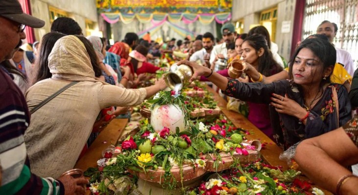 महाशिवरात्रि 2026: 'हर-हर महादेव' के जयघोष से गूंजा भारत; काशी से उज्जैन तक आस्था का सैलाब