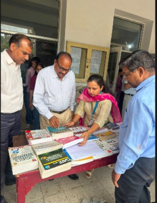 TIT&S भिवानी में 'बुक एग्जीबिशन' का आयोजन: पठन संस्कृति और ज्ञान विस्तार को मिला बढ़ावा