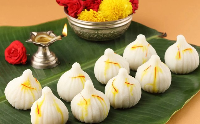 गणेश जी के लिए घर पर बनाए मोदक
