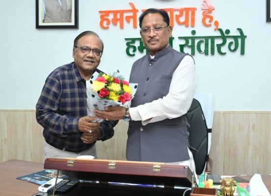 KTUJM कुलपति प्रो. मनोज दयाल की मुख्यमंत्री से भेंट: साझा किया विजन